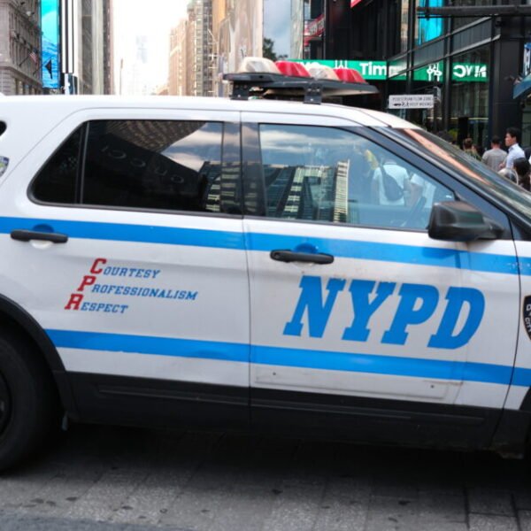 Knife-Wielding Woman Shot by NYPD After Stabbing People in Times Square —&hellip;