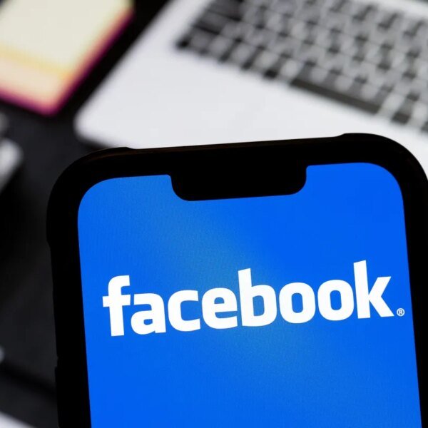 Facebook formally rolls out its stand-alone Creator Studio app with AI instruments…