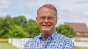 Megachurch pastor Adam Hamilton wins Kansas 11-way Senate major