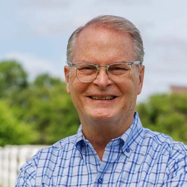 Megachurch pastor Adam Hamilton wins Kansas 11-way Senate major