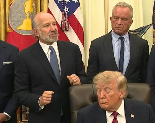 Trump’s Sycophants Praise Him As He Dozes Off During Oval Office Event