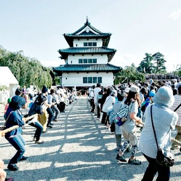 CRAZY VIDEOS Show 1800 People Pulling a Japanese Castle Back in Its…
