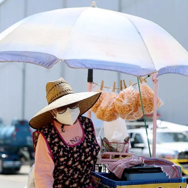 Boyle Heights residents in LA face odor and pests months after warehouse…
