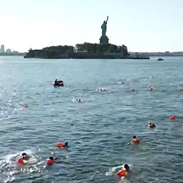 Navy SEALs, veterans honor fallen service members at NYC SEAL Swim