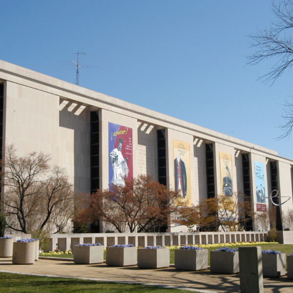 Historian Visits Smithsonian After a Decade, Finds ‘A Completely Different Place’ That…