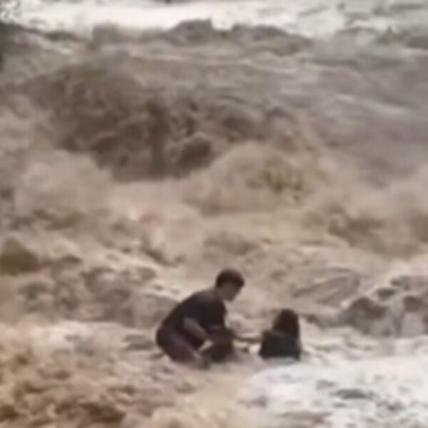 SCARY: Multiple Tourists in Thailand Caught in Waterfall Just as a Flash…