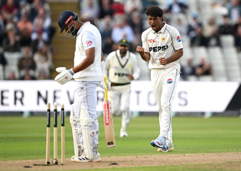 “Mike Hesson must be thinking whether his job will survive till the 2nd Innings or not”— Top 10 humorous memes from Day 1 of third ENG vs PAK 2026 Test