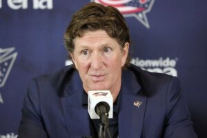 “Not a fan of Mike Babcock but good answer”: Fans react to Oilers HC’s response to Mark Messier’s tarnishing remark