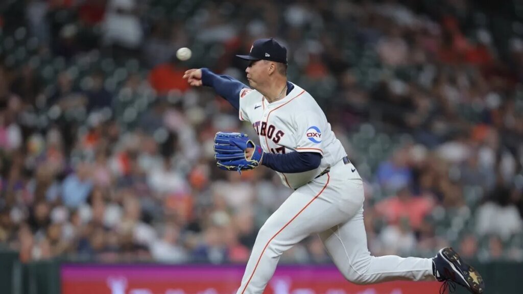 Astros choice RHP Kai-Wei Teng, recall RHP Miguel Ullola