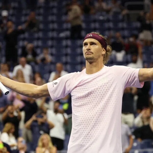 No. 1 Alexander Zverev wins final 2 units, survives U.S. Open opener