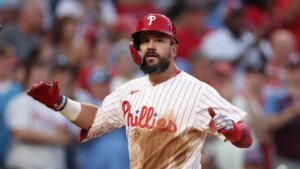 MLB roundup: Kyle Schwarber homers, Phillies beat East-leading Braves