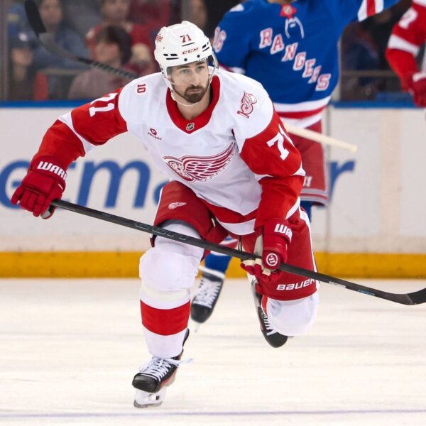 “He would do great in Tampa”: NHL followers react as Dylan Larkin…