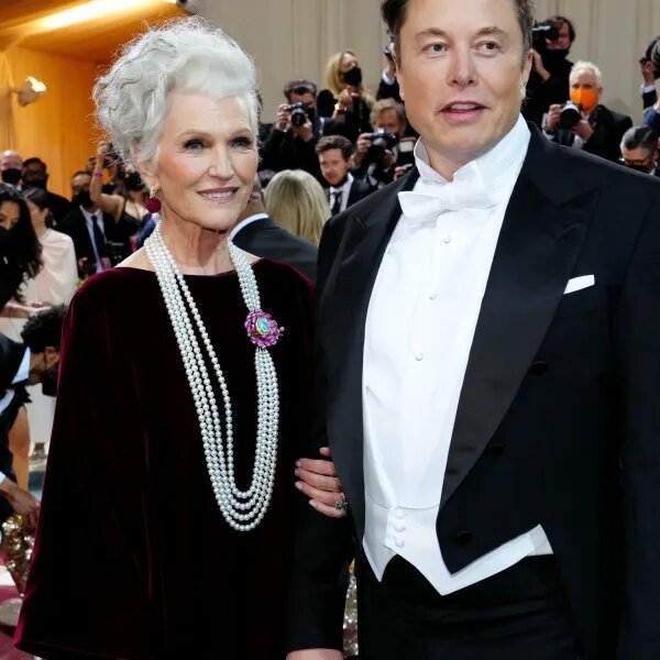 Elon Musk’s mother, Maye, sleeps in storage close to SpaceX HQ when…