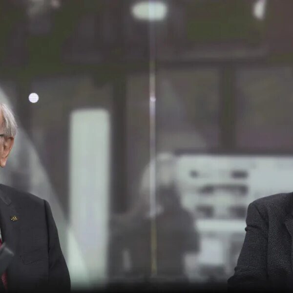 Meet Warren Buffett’s son Howard, a former sheriff, conflict photographer, and Berkshire’s&hellip;