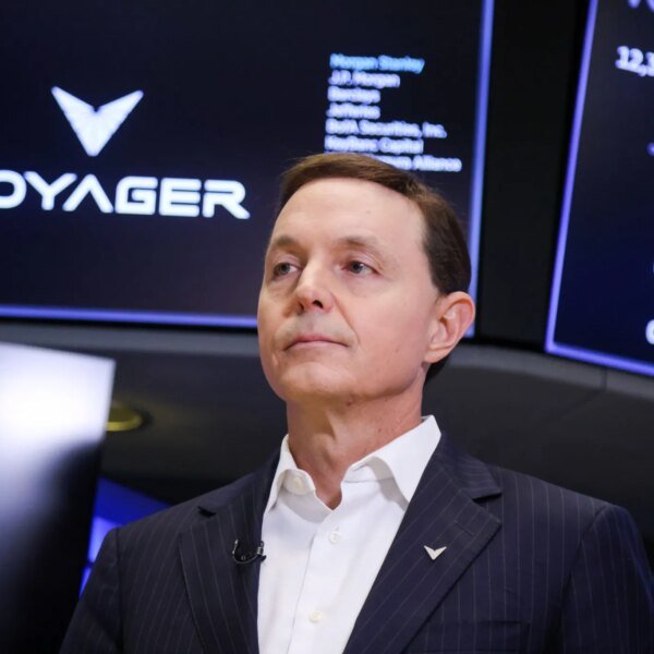 This billionaire founder made his first million at 27—years earlier than Warren…
