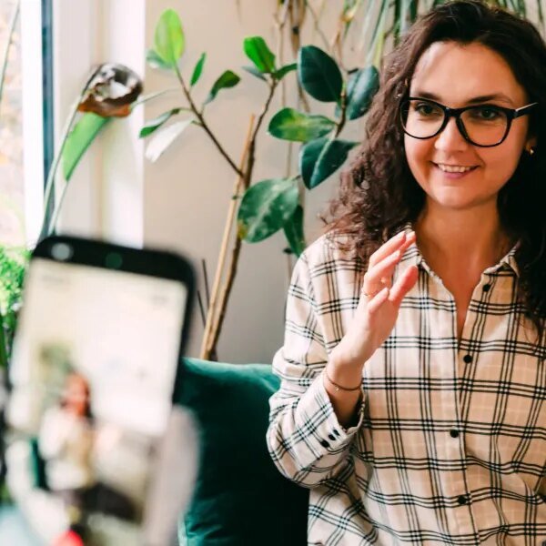 Why this startup is paying staff to submit on LinkedIn—and the way…