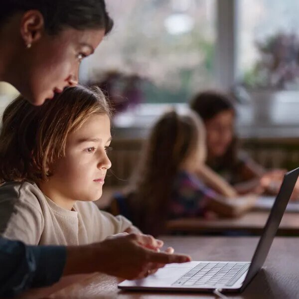 The Gates Foundation is spending $400 million on AI in faculties. Teachers…