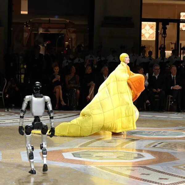 Vogue despatched robots down the runway at Vogue World, and other people…