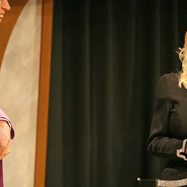 Dolly Parton’s secret weapon in opposition to Nashville: turning males into the…