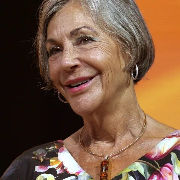 Alice Walton bought $33 billion richer final 12 months with out operating…