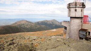 Mount Washington hiker resets personal dislocated shoulder and reaches summit