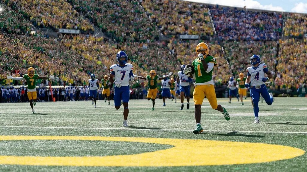 Oregon rallies from sluggish begin, thwarts Boise State’s upset bid in season opener