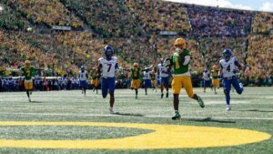 Oregon rallies from sluggish begin, thwarts Boise State’s upset bid in season opener
