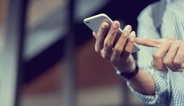 Will eradicating algorithmic sorting enhance social media?