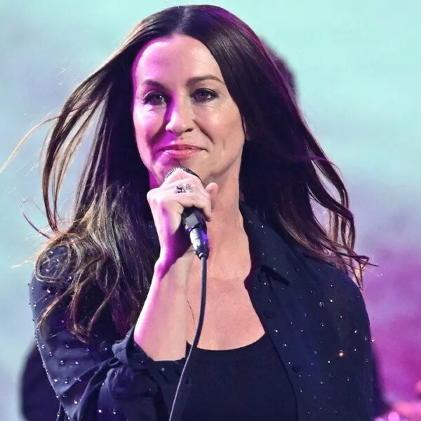 Alanis Morissette says web sites plotted her homicide after ‘Jagged Little Pill’