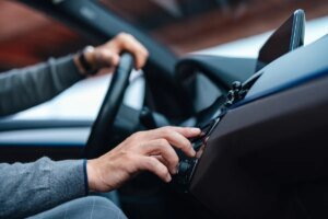 US automakers may quickly be pressured to incorporate AM radio totally free