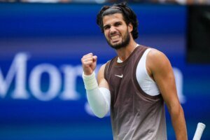 Eugenie Bouchard drops 2-word response as Carlos Alcaraz fixes US Open outfit after her ‘put the nip away’ recommendation