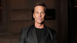 Tom Brady flashes $695,440 Audemars Piguet watch forward of Bills vs Chargers recreation broadcast