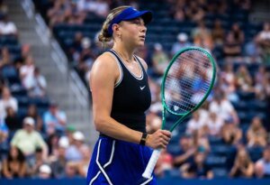 “Terrible”; “Embarrassing” – Fans slam Amanda Anisimova after ‘shock’ US Open loss ends in Top-10 departure