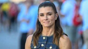 Danica Patrick & her girlfriends go on epic golf journey to New Zealand, Bears fan attacked, plus Dana’s massive guess