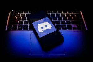 Discord’s age verification period is upon us, regardless of group backlash