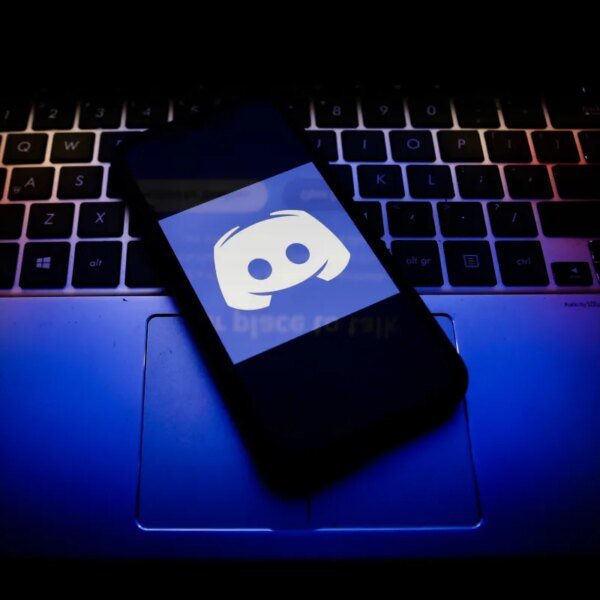 Discord’s age verification period is upon us, regardless of group backlash