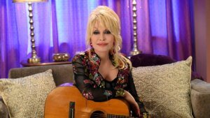 Dolly Parton’s supervisor seeks restraining order in opposition to her nephew