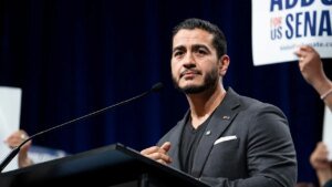 Michigan scholar confronts El-Sayed over Iran silence at city corridor
