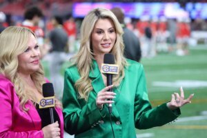 “Absolutely brutal,” “Complete lowlife behavior”: NFL followers rip ESPN cameraman for “insulting” Holly Rowe with “diabolical” reduce to Laura Rutledge