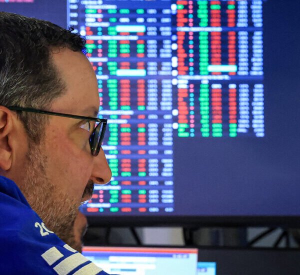 Global Bond Sell-Off Puts Investors on Edge