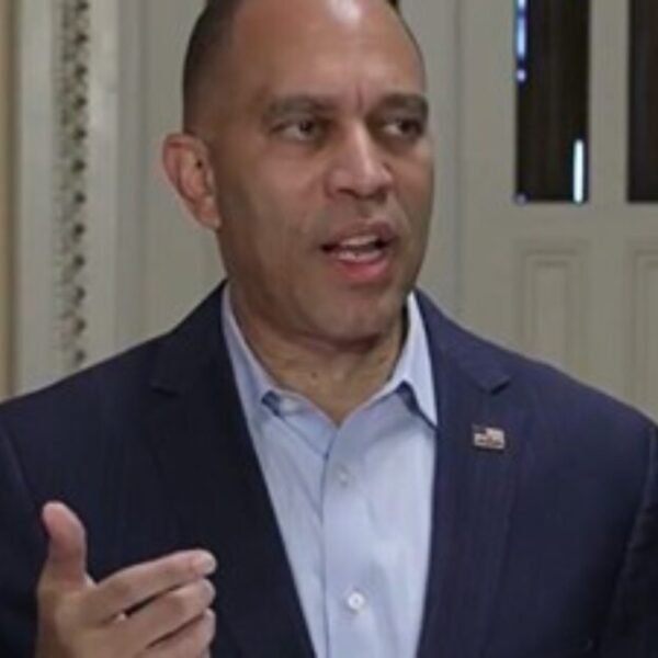Hakeem Jeffries Flips Out After Two Democrats Join Republicans to Force Vote…