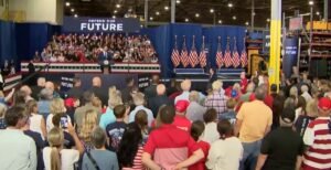 JD Vance Draws A Pathetic Crowd And Gets Heckled In Kansas