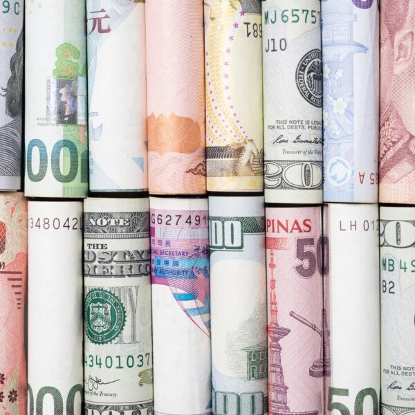 U.S. Rates Steady After Yesterday's Surge And The Greenback Consolidates