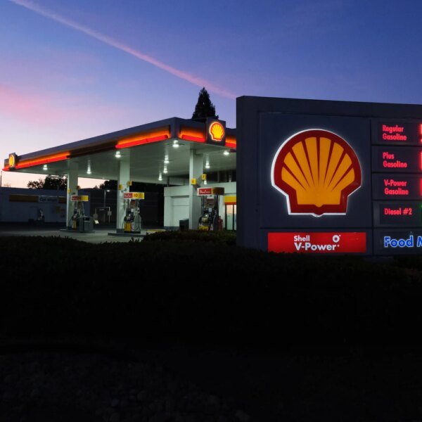 Shell: LNG And Portfolio Optimization Strengthen The Story, But Risks Are Rising