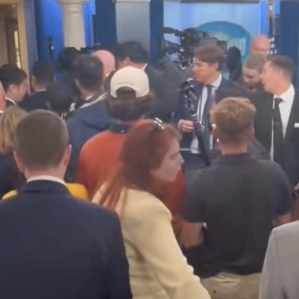 WATCH: Chinese Reporters Clash With Secret Service, Shove American Reporters During Xi’s&hellip;