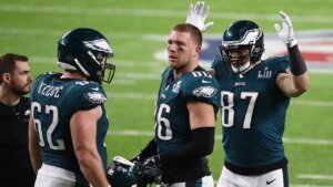 Eagles fan-favorite Zach Ertz returns to Philly amid damage considerations on offense