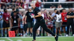 Fans falsely declare to have noticed transferring vans exterior FSU head coach Mike Norvell’s home
