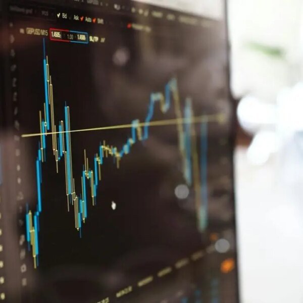 European inventory markets end with modest good points