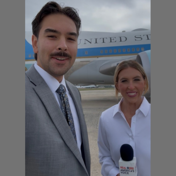 Trump Blasts Fake News as CNN Barred From Air Force One –…