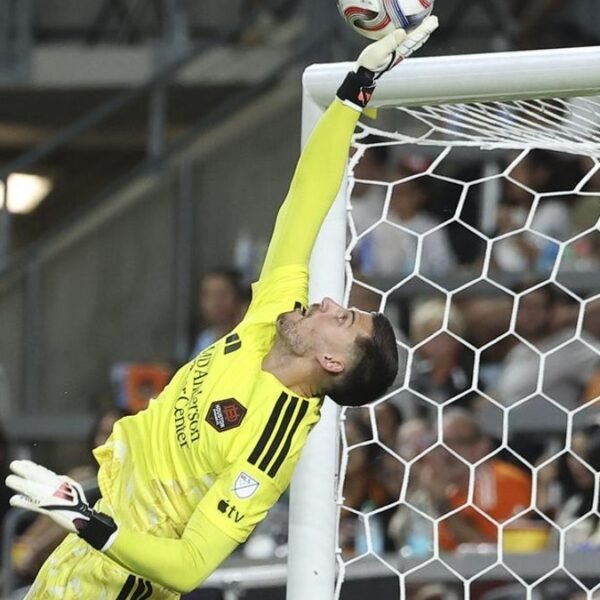 Dynamo out to forestall Sounders from clinching playoff berth